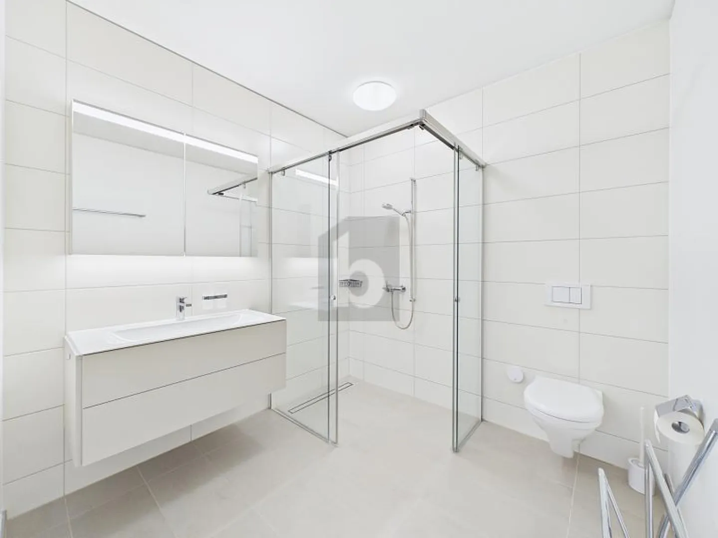 MODERN WITH GARDEN AND WHIRLPOOL - Photo 2 of 6