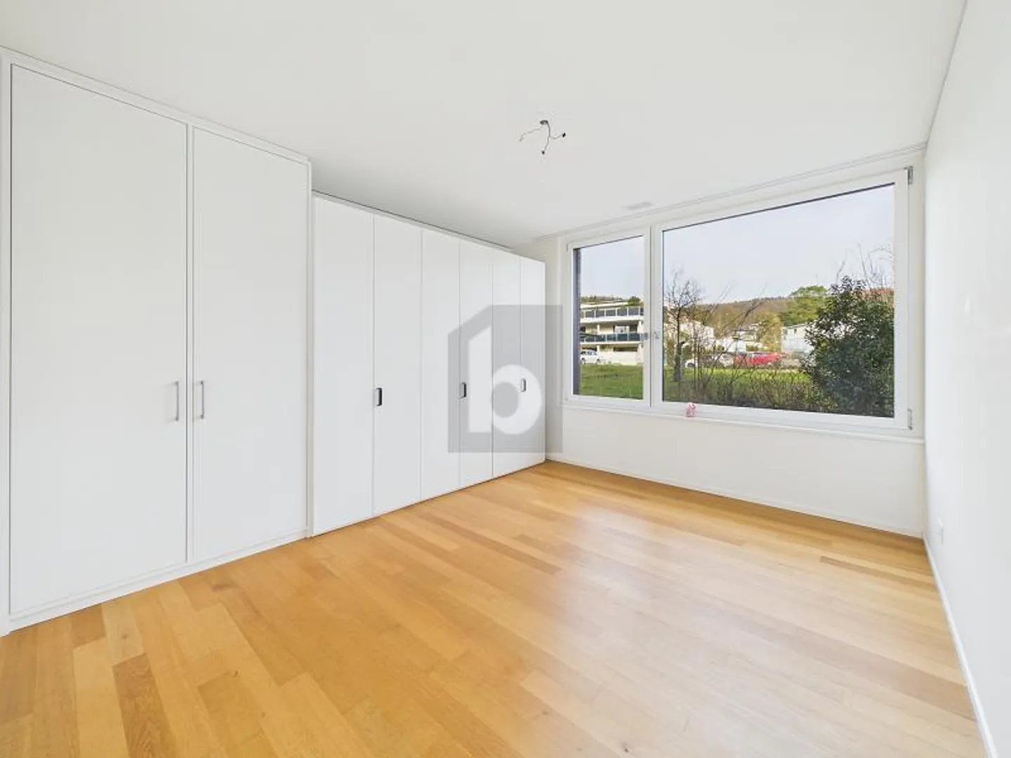MODERN WITH GARDEN AND WHIRLPOOL - Photo 4 of 6