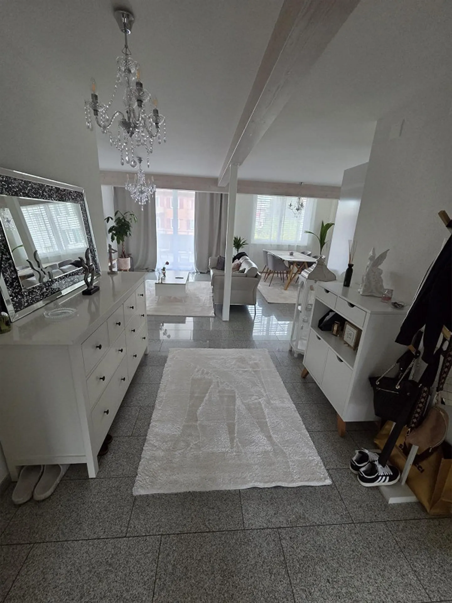 Apartment with large terrace in central location - Photo 1 of 8