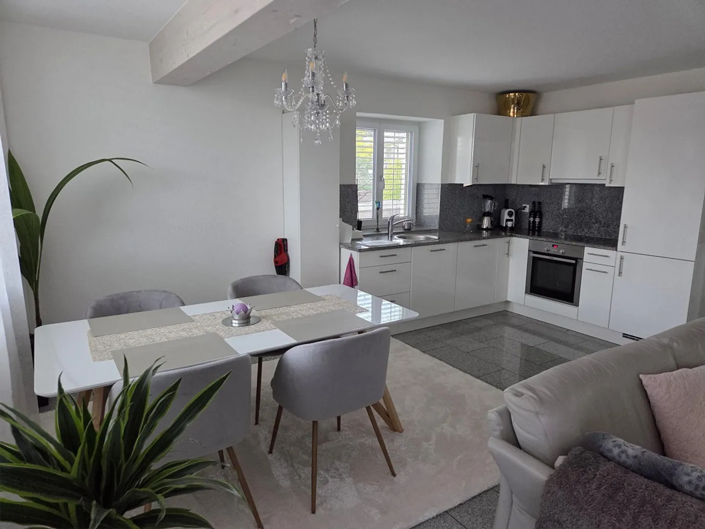 Apartment with large terrace in central location - Photo 4 of 8