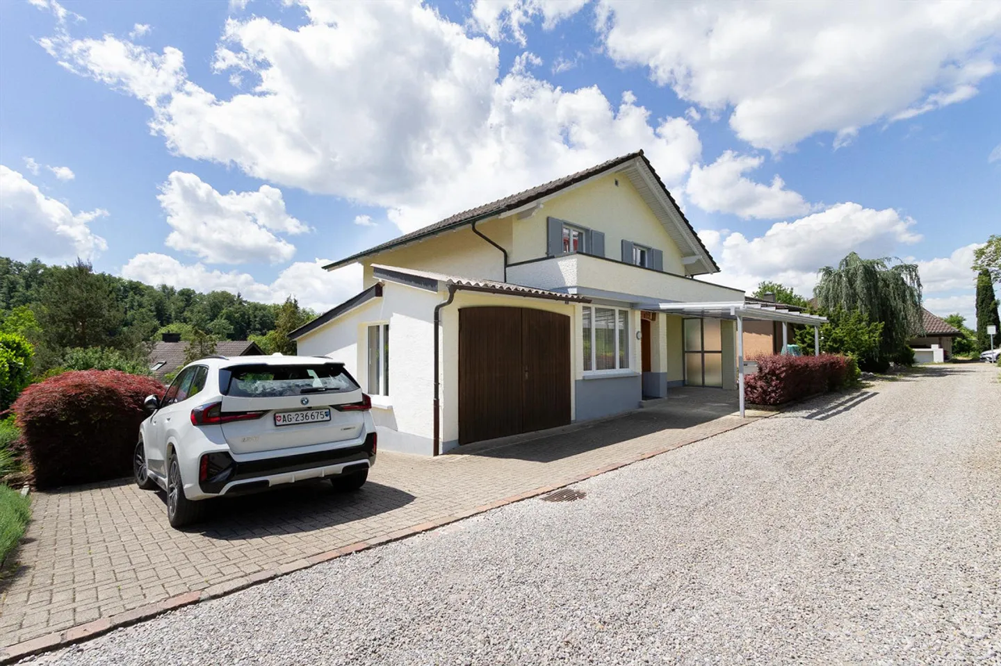 Beautiful single-family house with garden - Photo 1 of 18