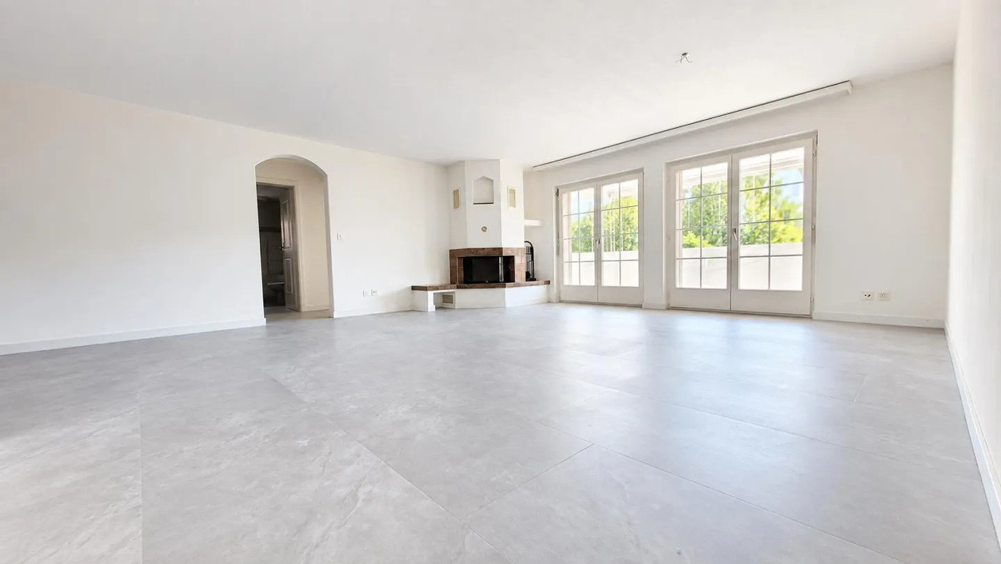 Freshly renovated 3½-room apartment in Altnau on Lake Constance with fireplace - Photo 1 of 21