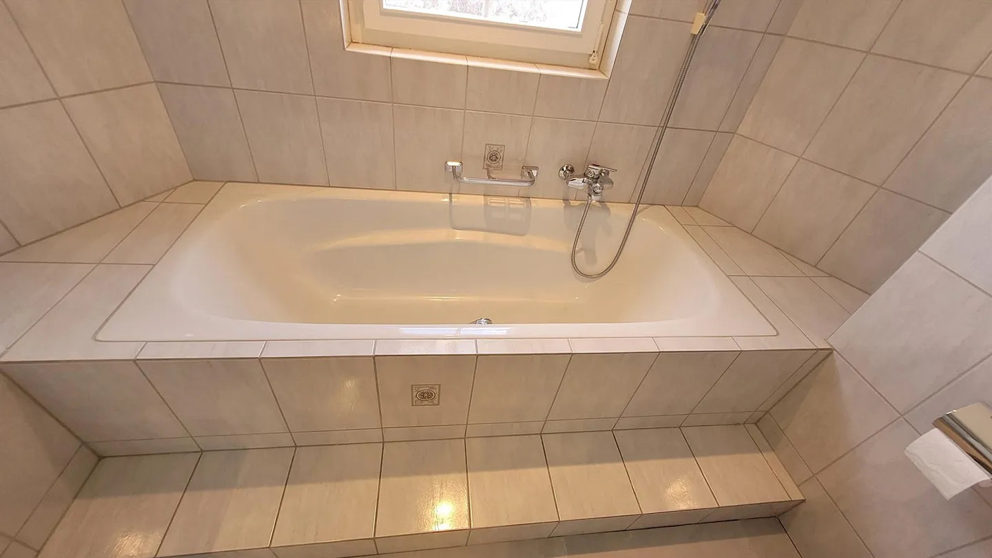 Freshly renovated 3½-room apartment in Altnau on Lake Constance with fireplace - Photo 9 of 21