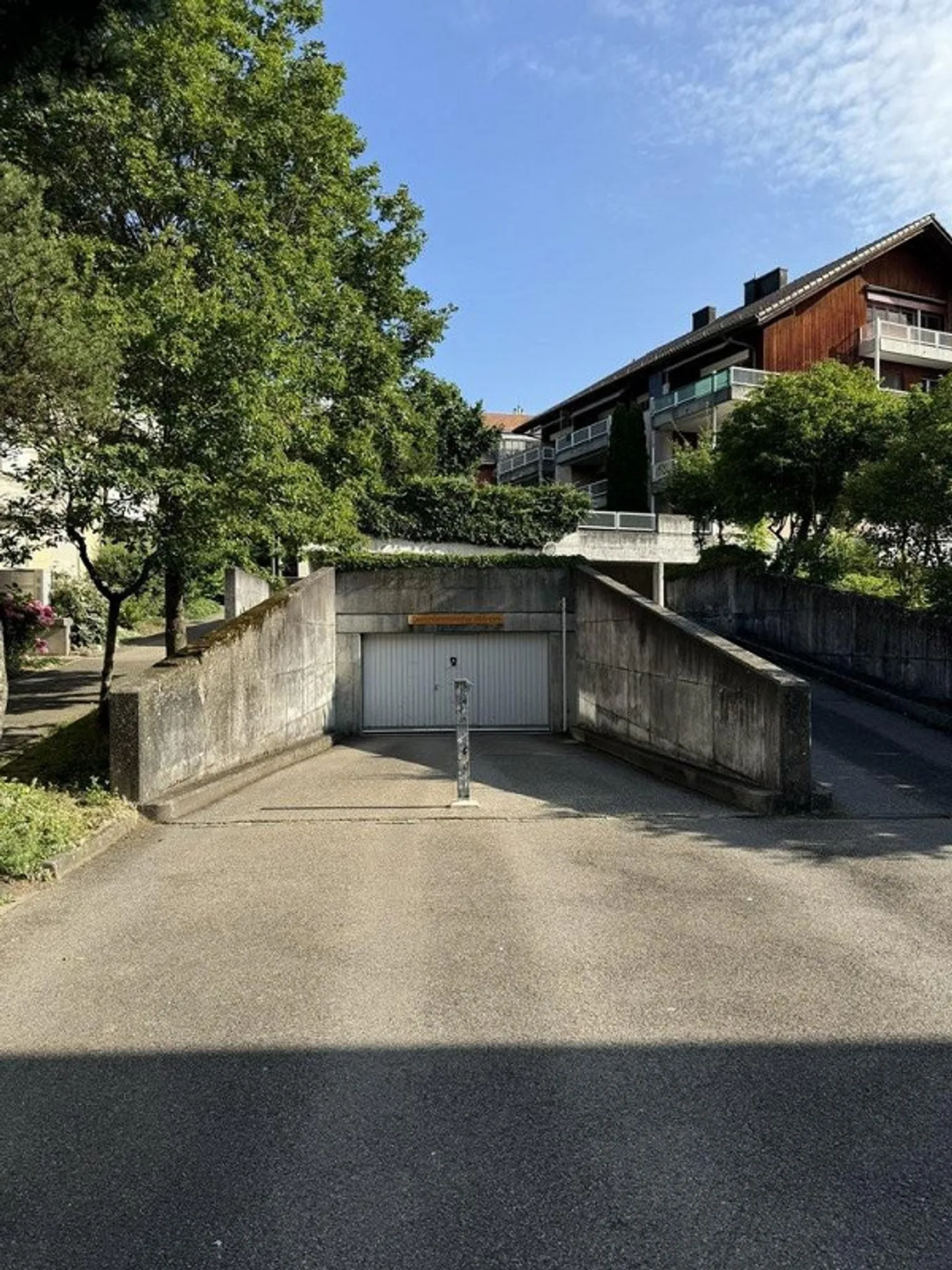 Secure your motorcycle parking space in Frauenkappelen! - Photo 1 of 2