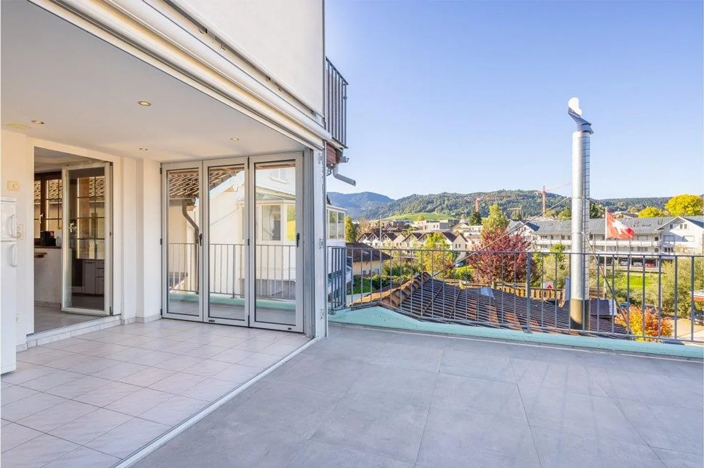 Charming apartment with character - Photo 3 of 13