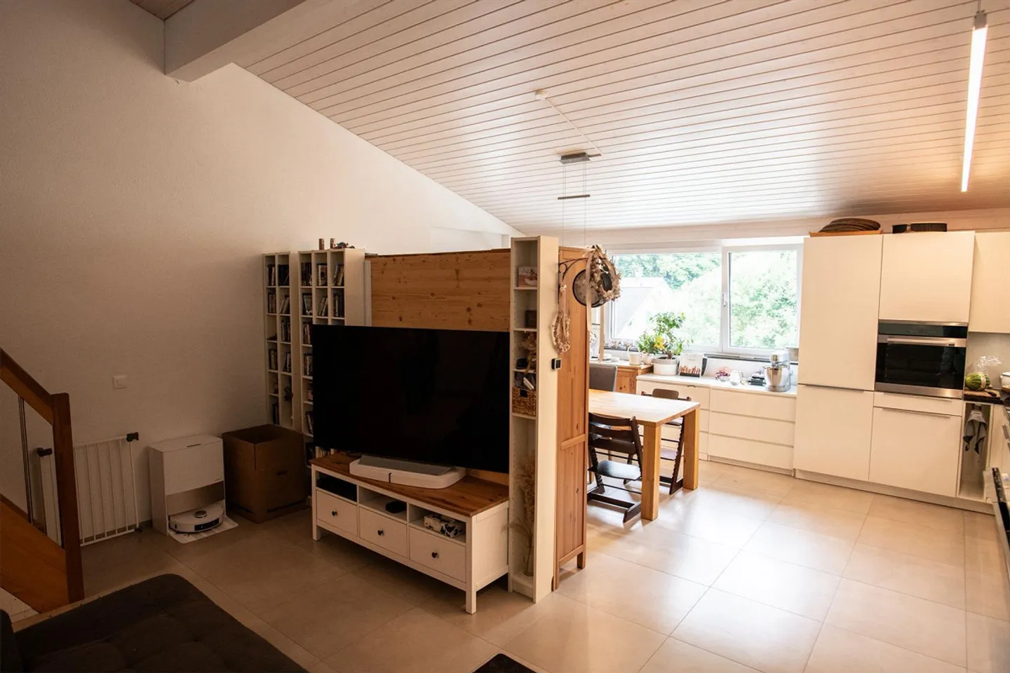Charming 4.5-room maisonette apartment with balcony in Schwanden GL - Photo 4 of 12