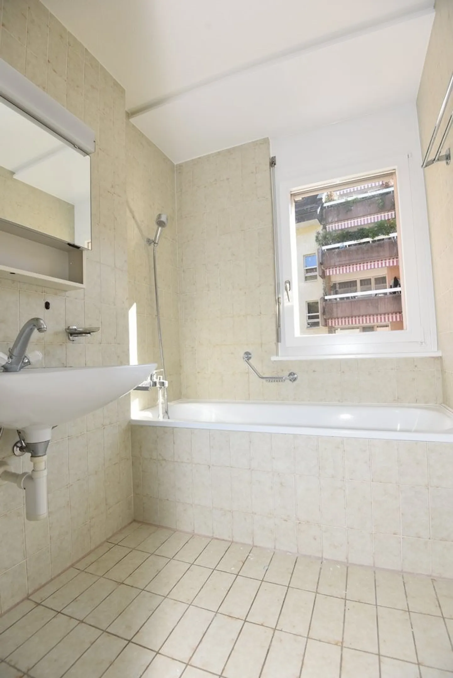 Geräumige 3,5-Zimmer-Wohnung von 84 m2 in ruhiger Lage - Foto 7 von 9