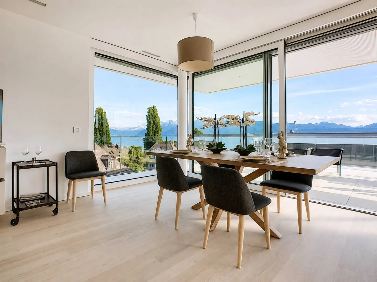 Dachgeschoss im modernen Stil mit großer Terrasse nur einen Moment vom See entfernt - Foto 2 von 5