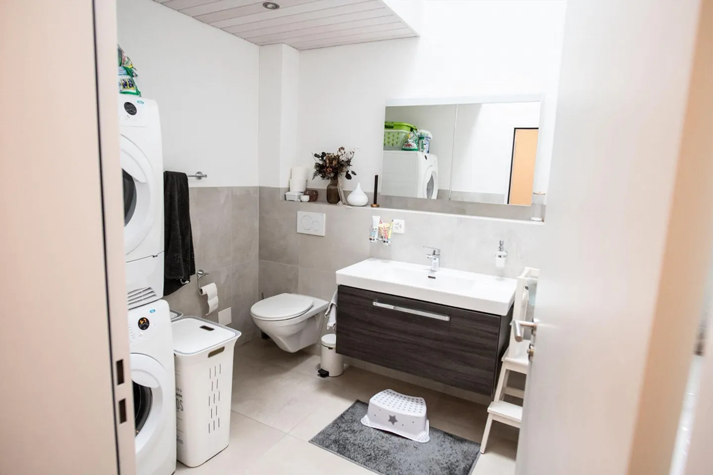 Charming 4.5-room maisonette apartment with balcony in Schwanden GL - Photo 10 of 12