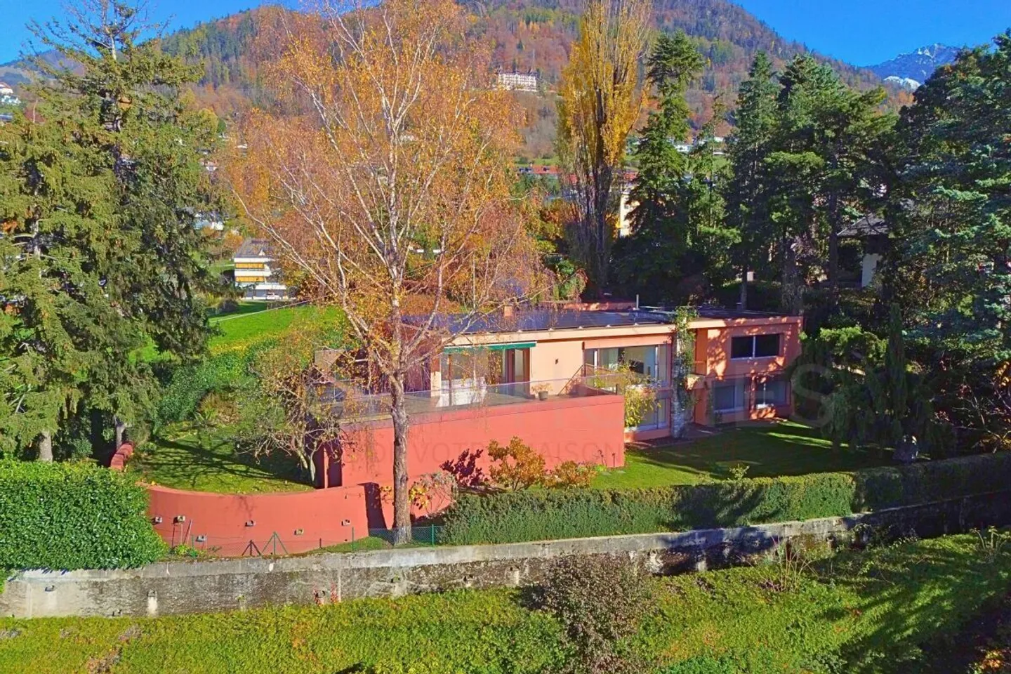 Außergewöhnliche Villa in Chernex - Panoramablick auf den Genfersee und die Alpen - Foto 13 von 14