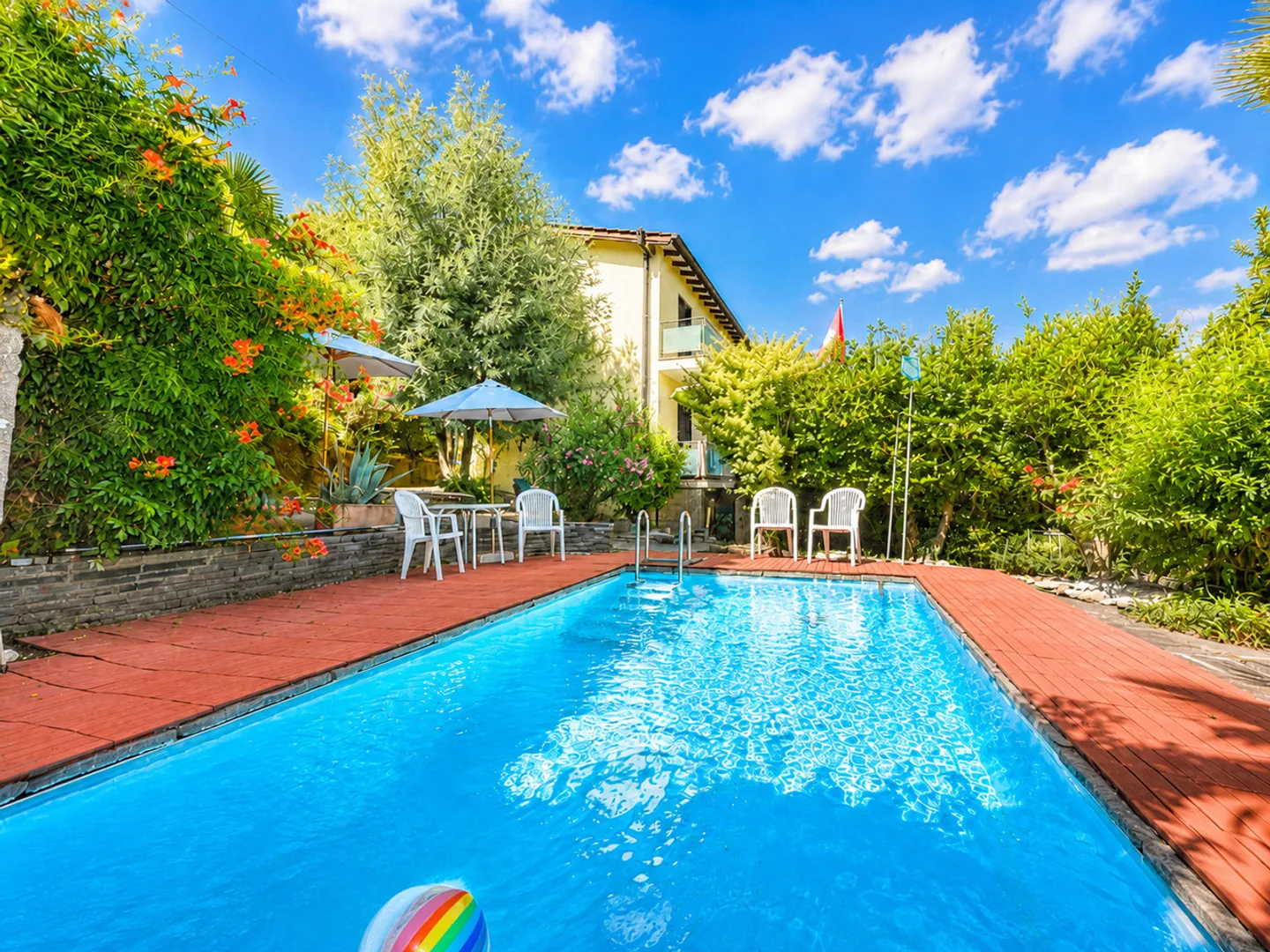 Oase der Ruhe mit großem Garten, Pool und Seeblick - Foto 1 von 23
