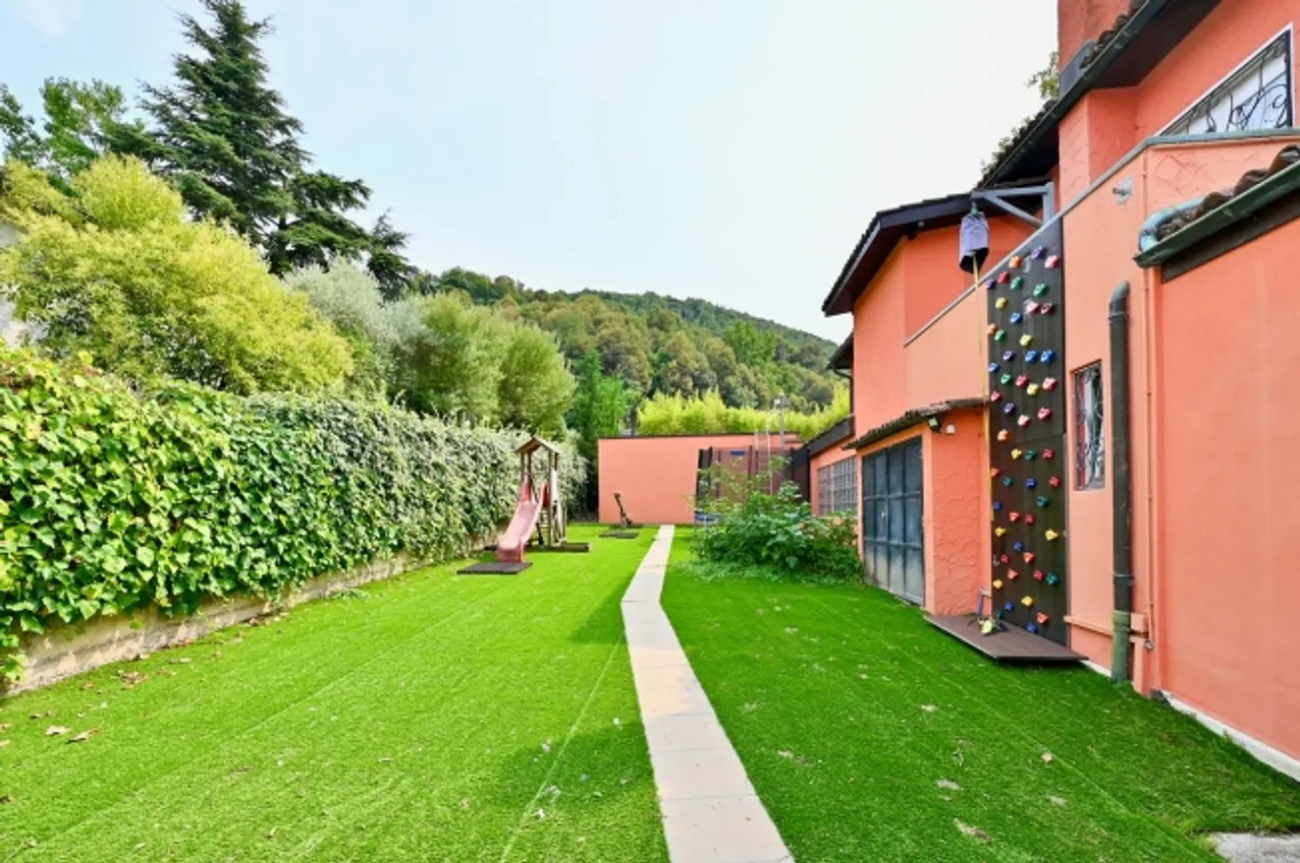 Elegant villa with magnificent pool and lush garden in Caslano - Photo 18 of 20