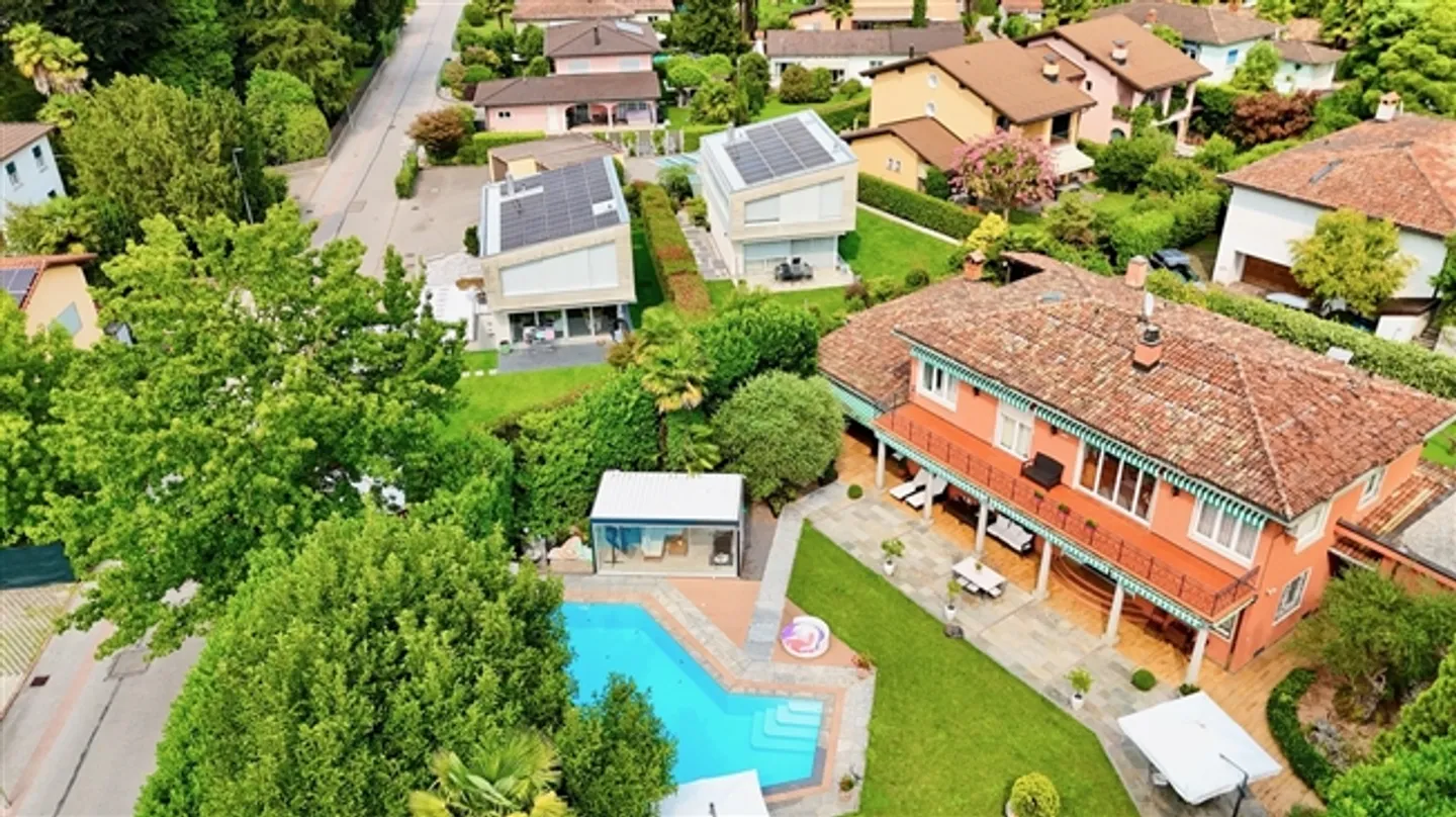 Elegant villa with magnificent pool and lush garden in Caslano - Photo 19 of 20