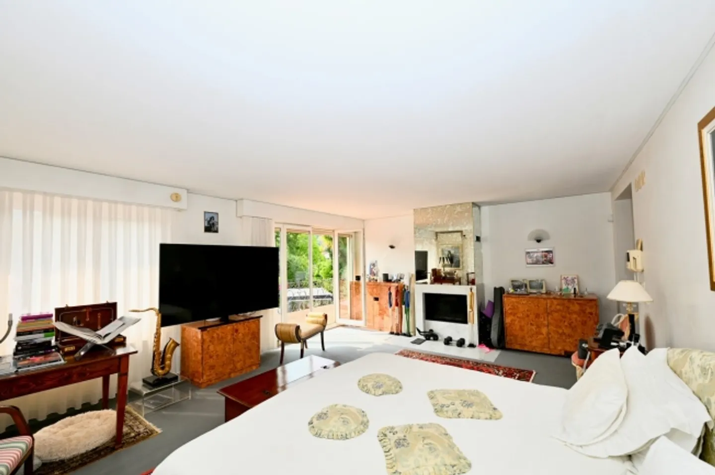 Elegant villa with magnificent pool and lush garden in Caslano - Photo 14 of 20