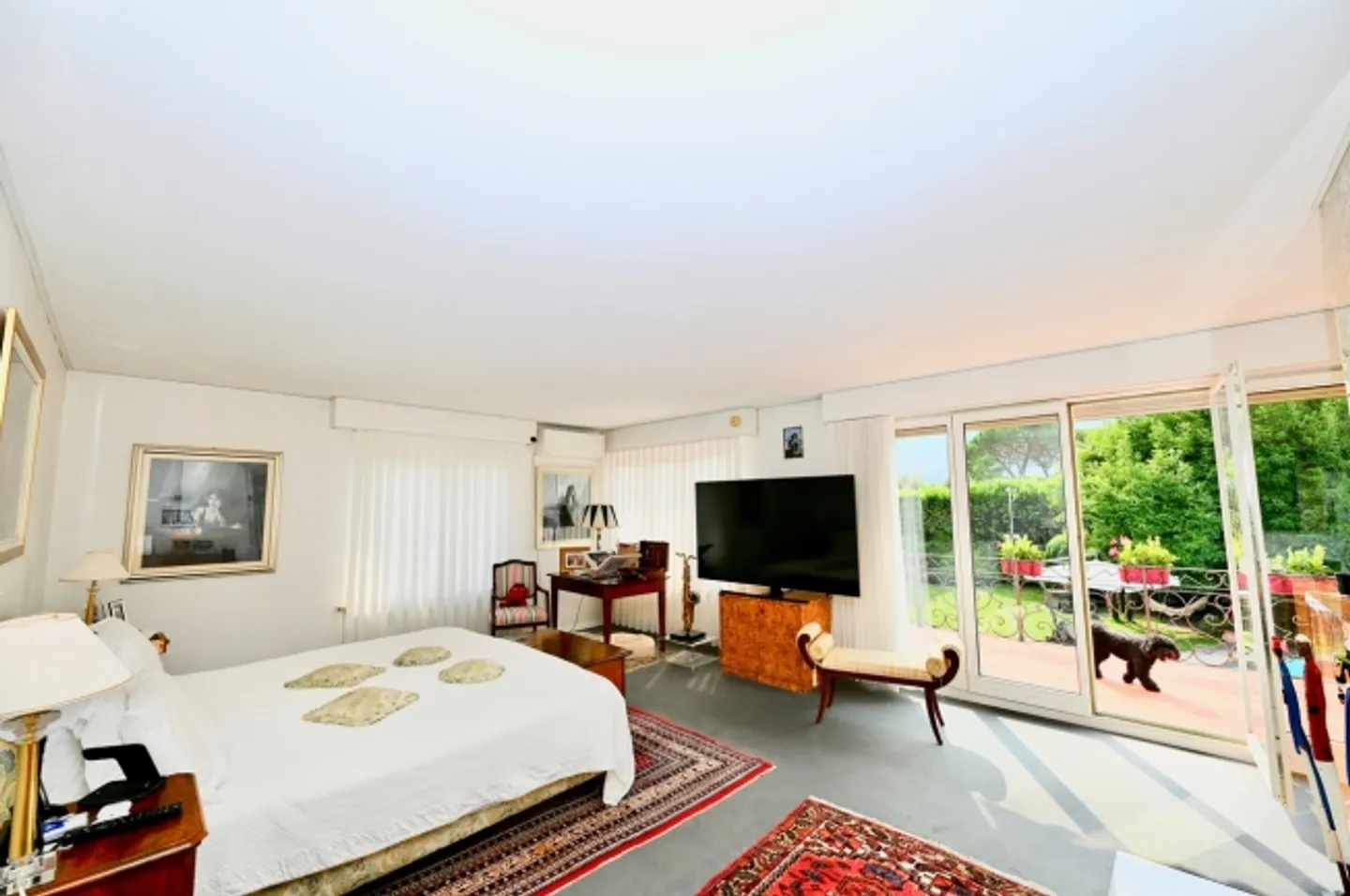 Elegant villa with magnificent pool and lush garden in Caslano - Photo 15 of 20