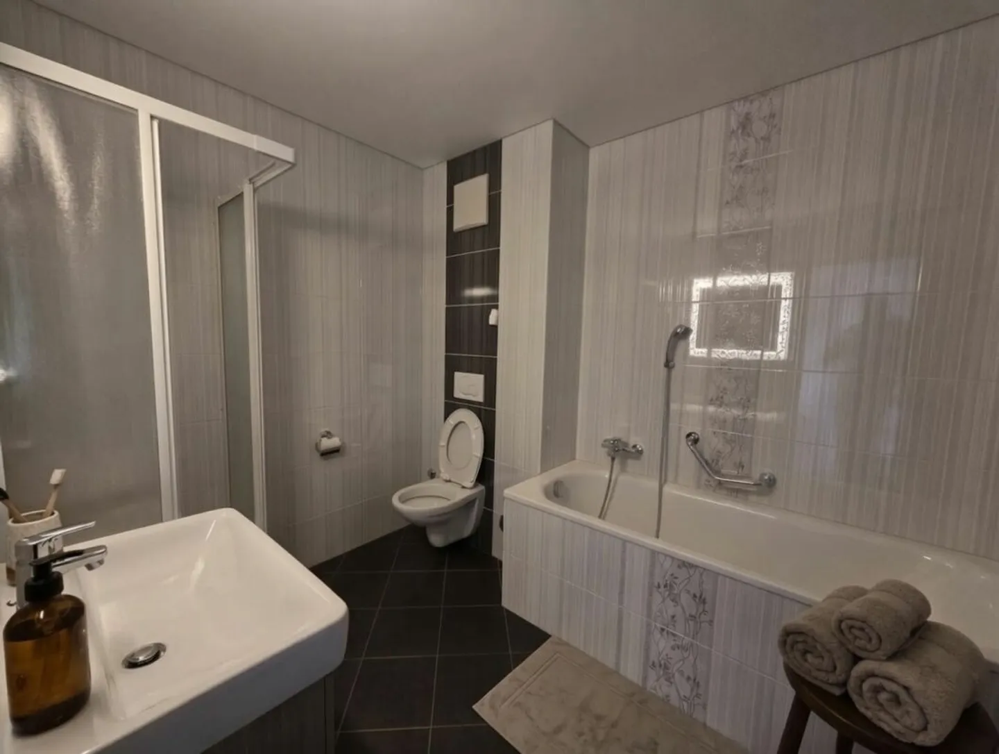 Dreamy 4.5-Room Apartment with City View, Completely Renovated - Photo 5 of 5