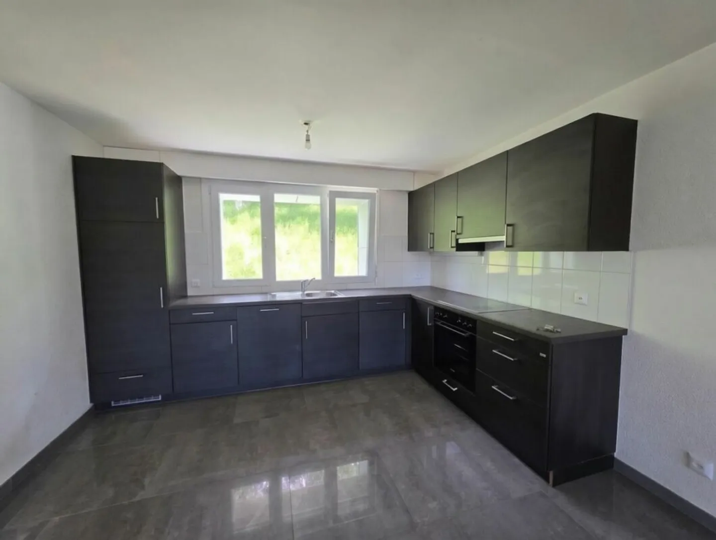 Dreamy 4.5-Room Apartment with City View, Completely Renovated - Photo 2 of 5