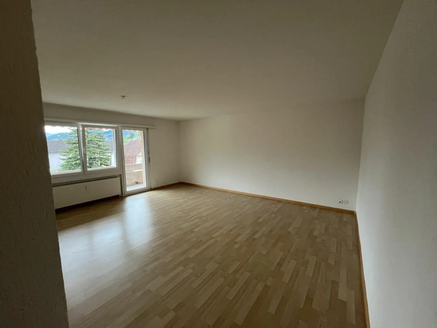 Large, bright apartment in a quiet location - Photo 2 of 10