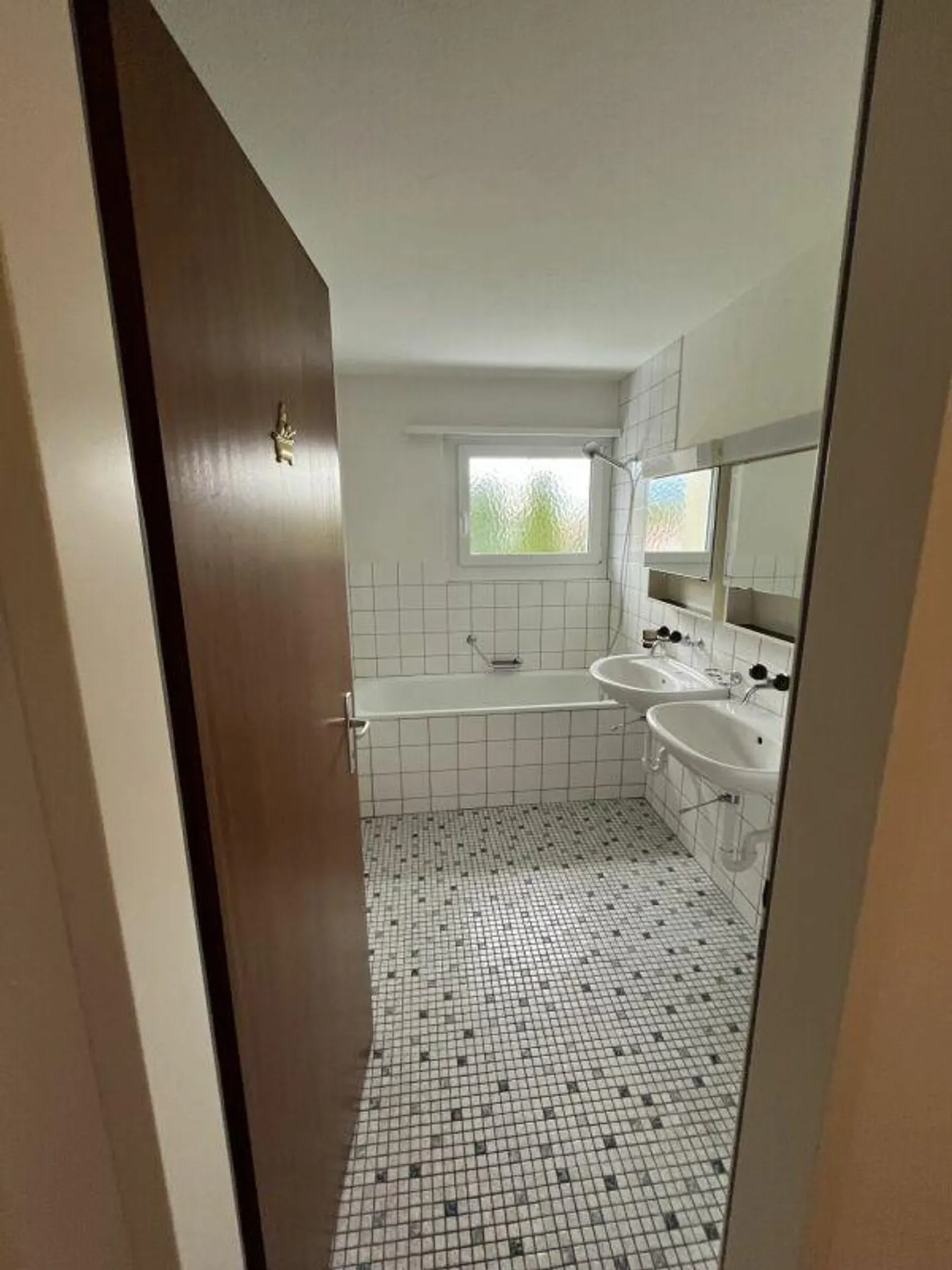 Large, bright apartment in a quiet location - Photo 4 of 10