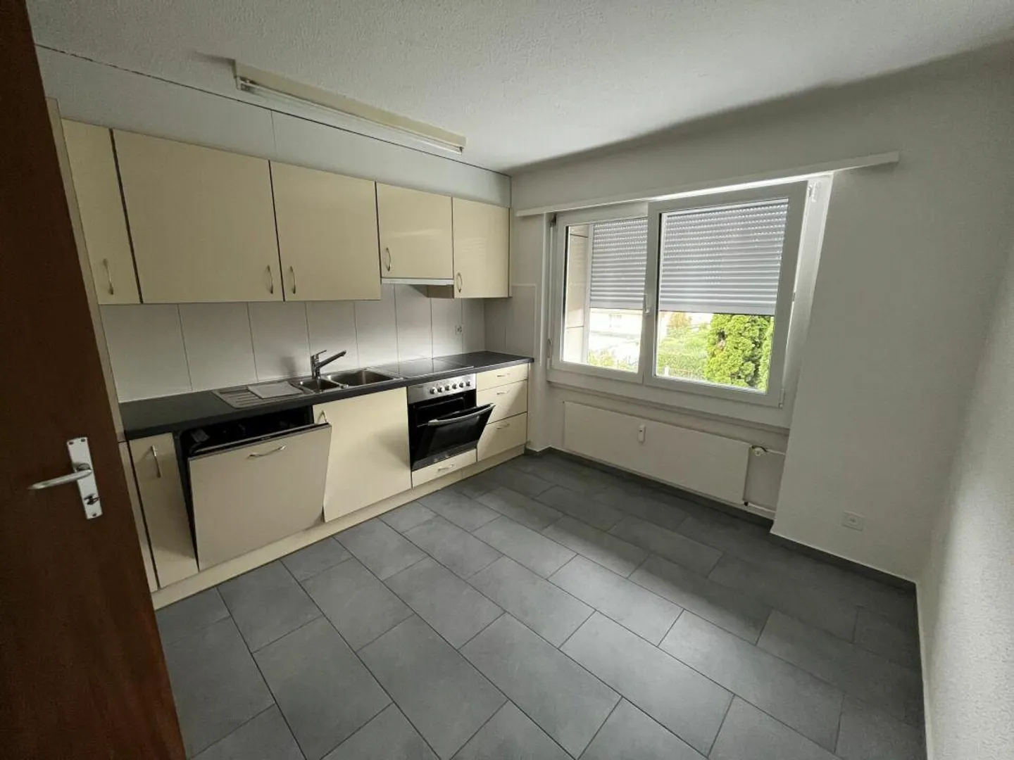 Large, bright apartment in a quiet location - Photo 5 of 10