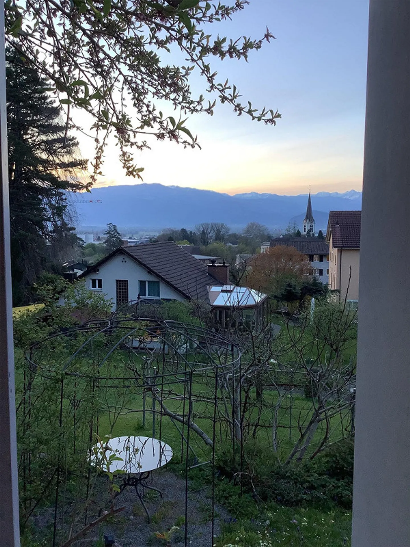 Carino appartamento giardino arredato di 1,5 stanze - Foto 1 di 10