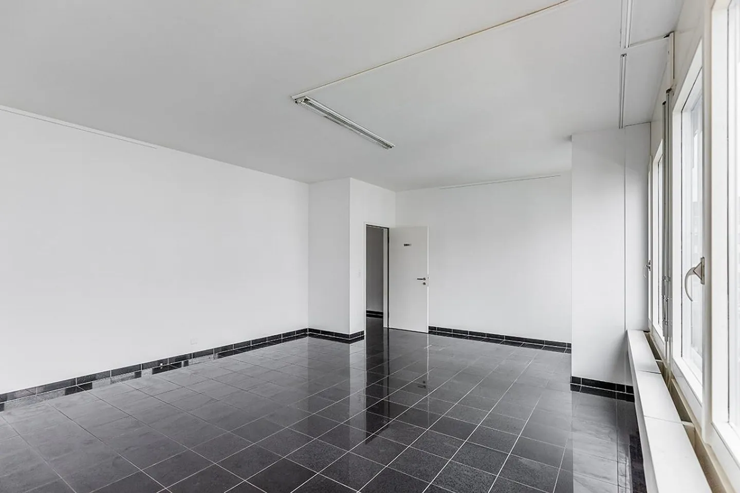 Temporary - Commercial Space at Schaffhauserstrasse 481 - Photo 3 of 3