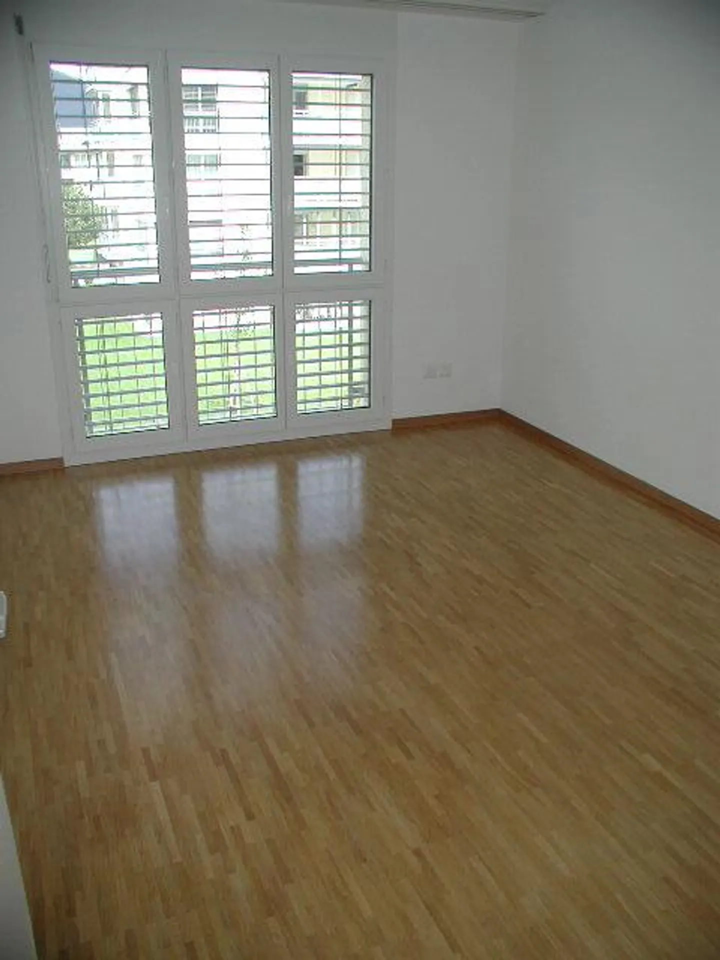 Charming Apartment with Balcony - Photo 4 of 4