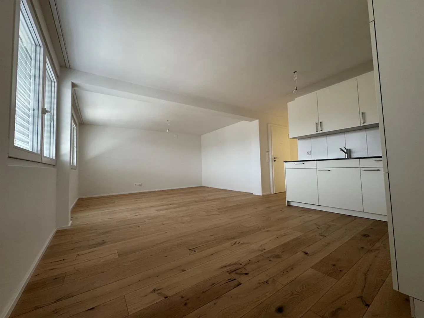 2.5 Room Apartment - Photo 2 of 6