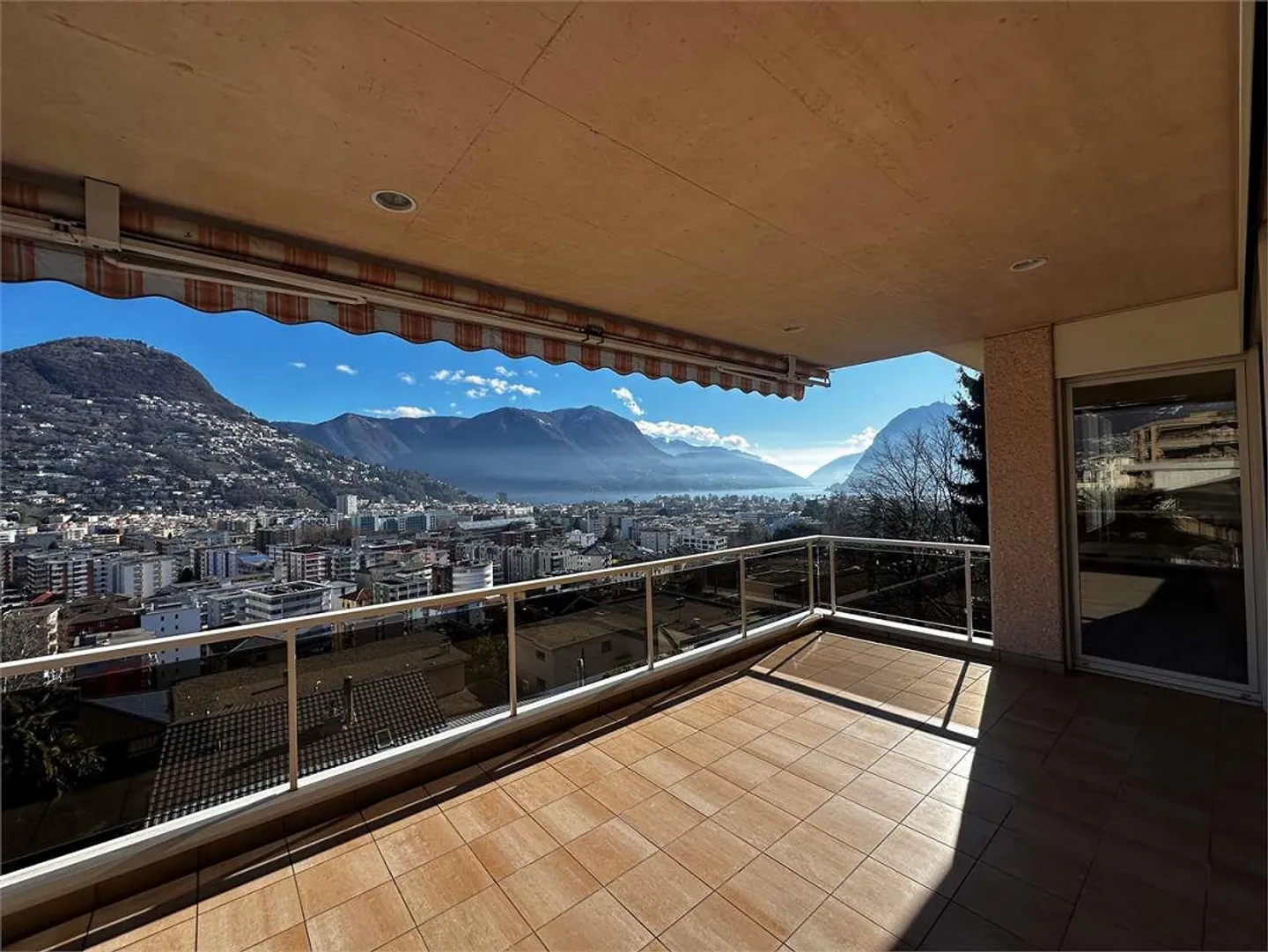Ref. 2661 Elegant residential house of 400 m² with lake view in Lugano - Photo 8 of 13