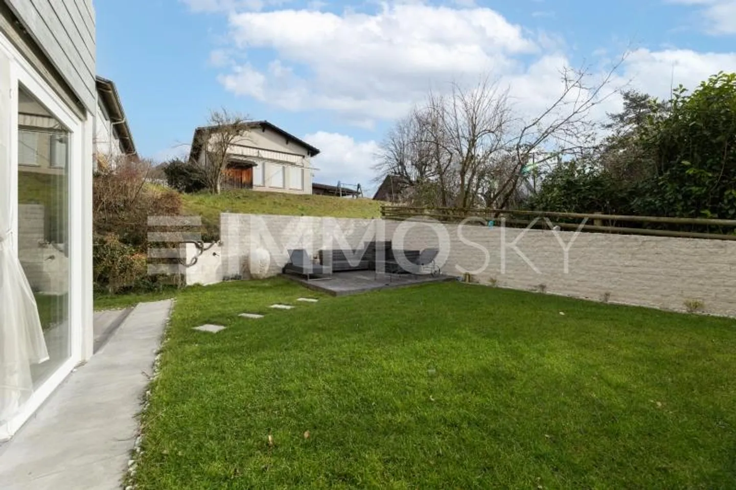 Contemporary living with green space - Photo 1 of 6