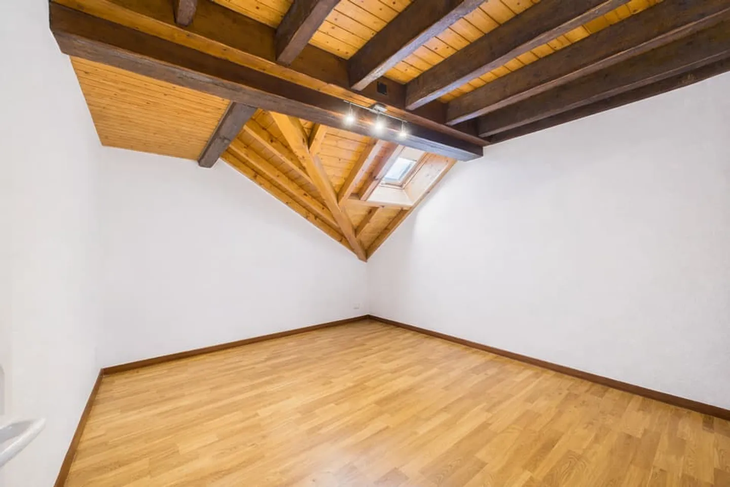 3.5-room apartment with sunny balcony in Veyrier - Photo 6 of 10