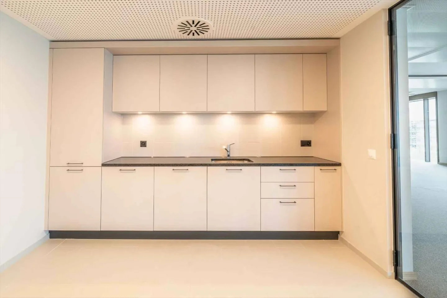 Bureaux modernes et lumineux – 620 m² aménagés / Lancy - Photo 6 sur 6