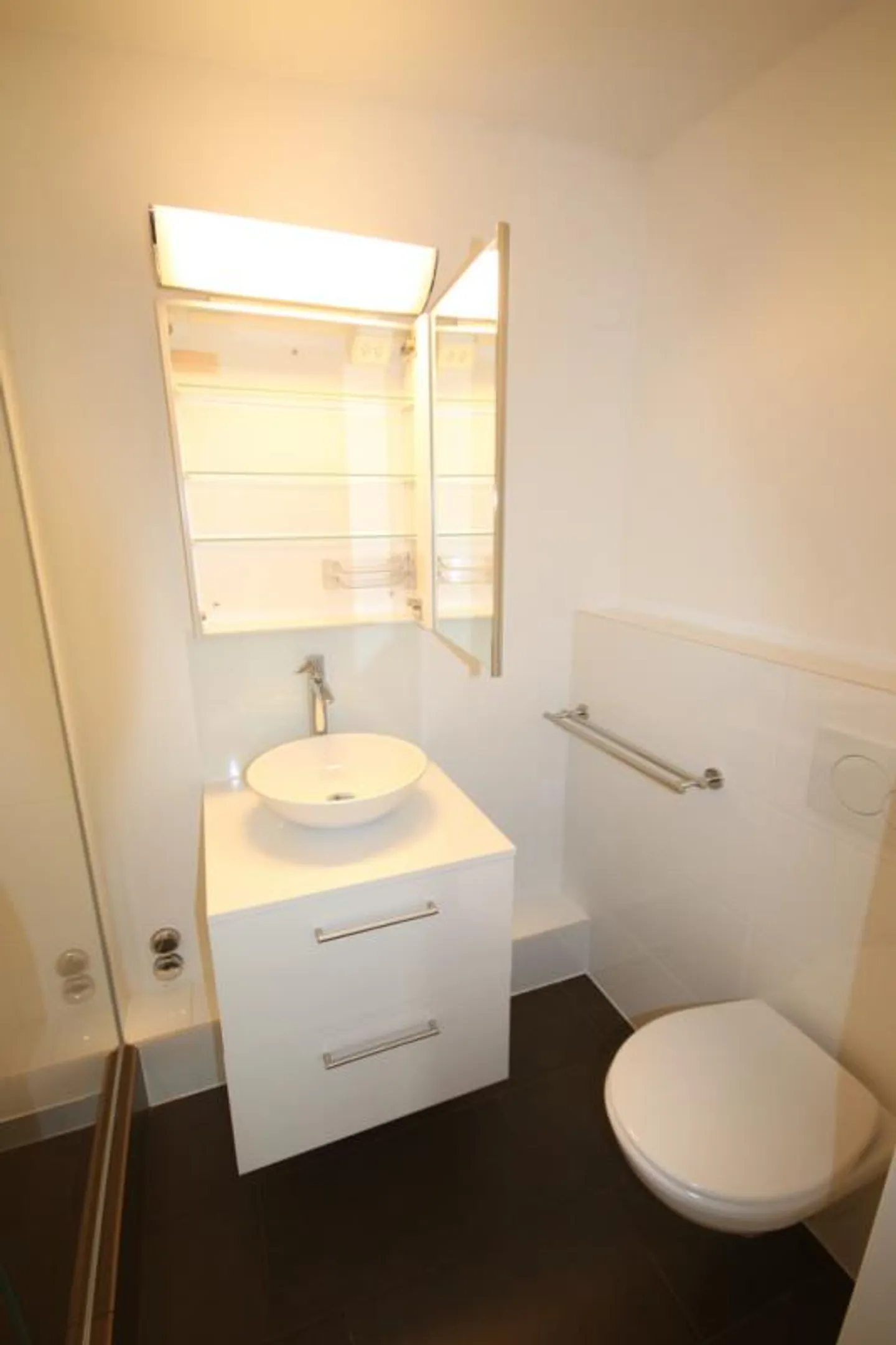 Living in a central location - Photo 3 of 7