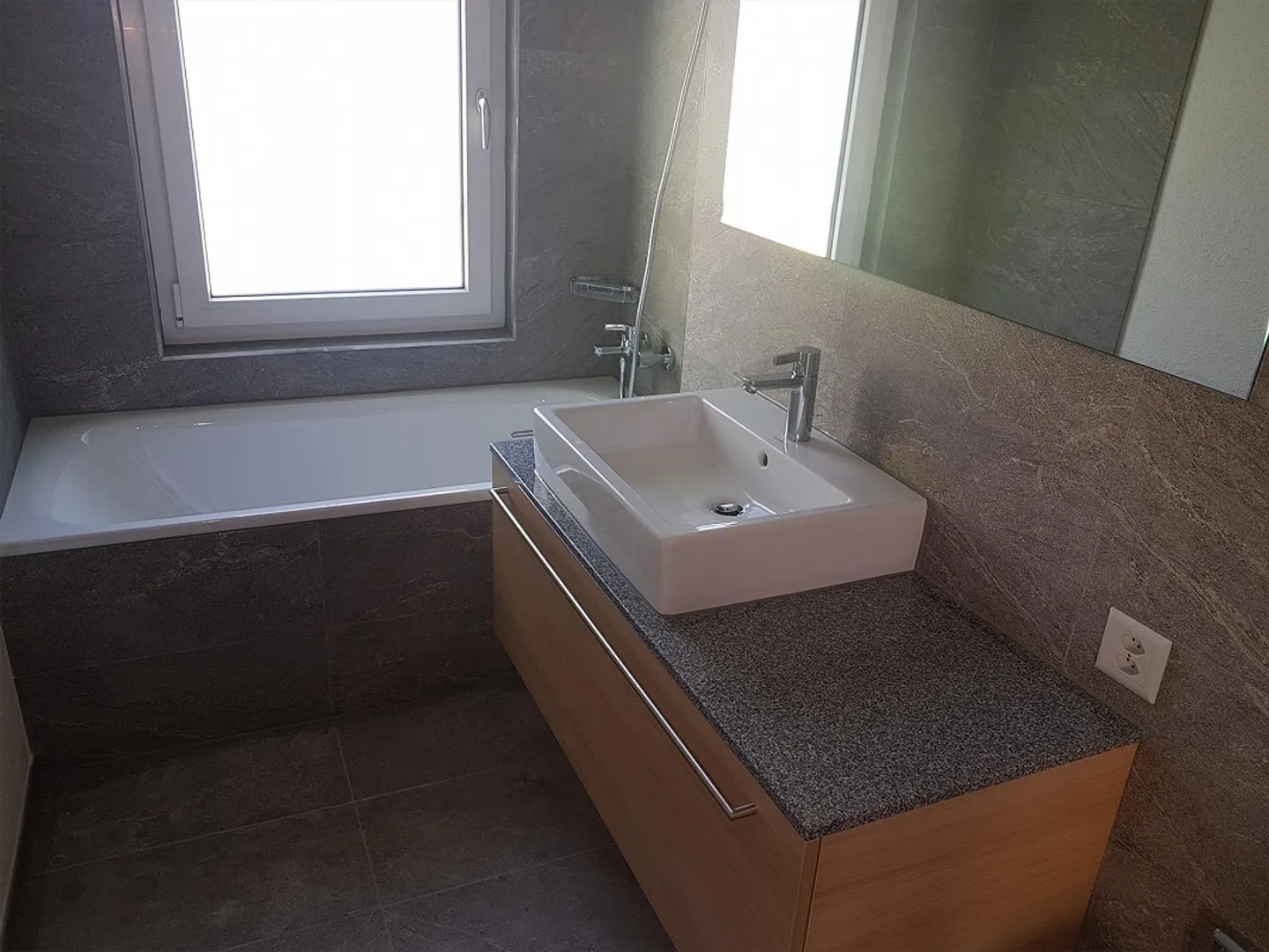 Sunny Garden Apartment in a Quiet Location - Photo 9 of 15