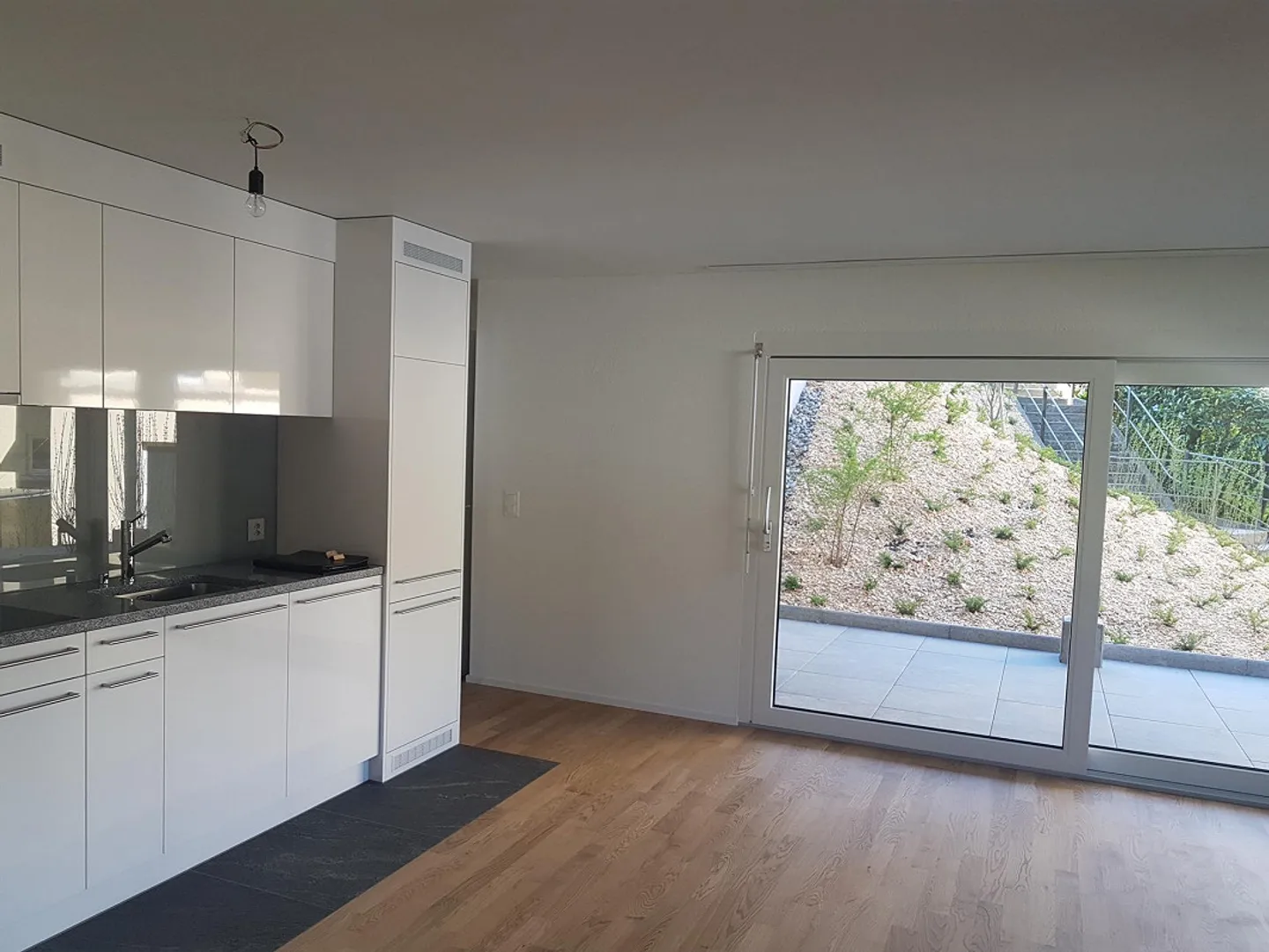 Sunny Garden Apartment in a Quiet Location - Photo 4 of 15