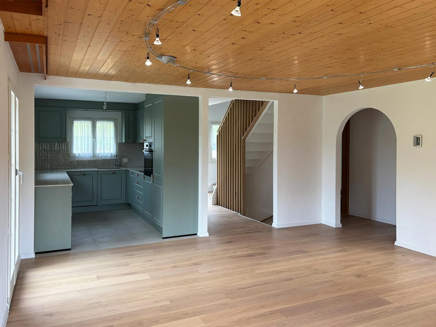 Maison individuelle indépendante avec double garage, prête à emménager - Photo 1 sur 15