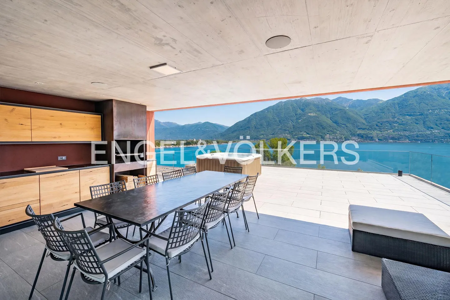 Exclusive Living with a View (68a) - Photo 5 of 13