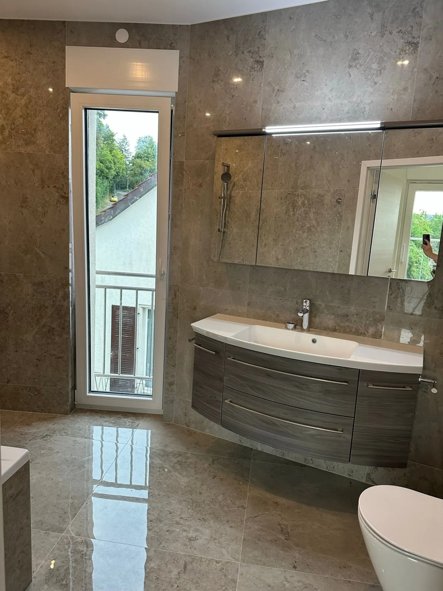 Appartement moderne dans un quartier calme - Photo 2 sur 13