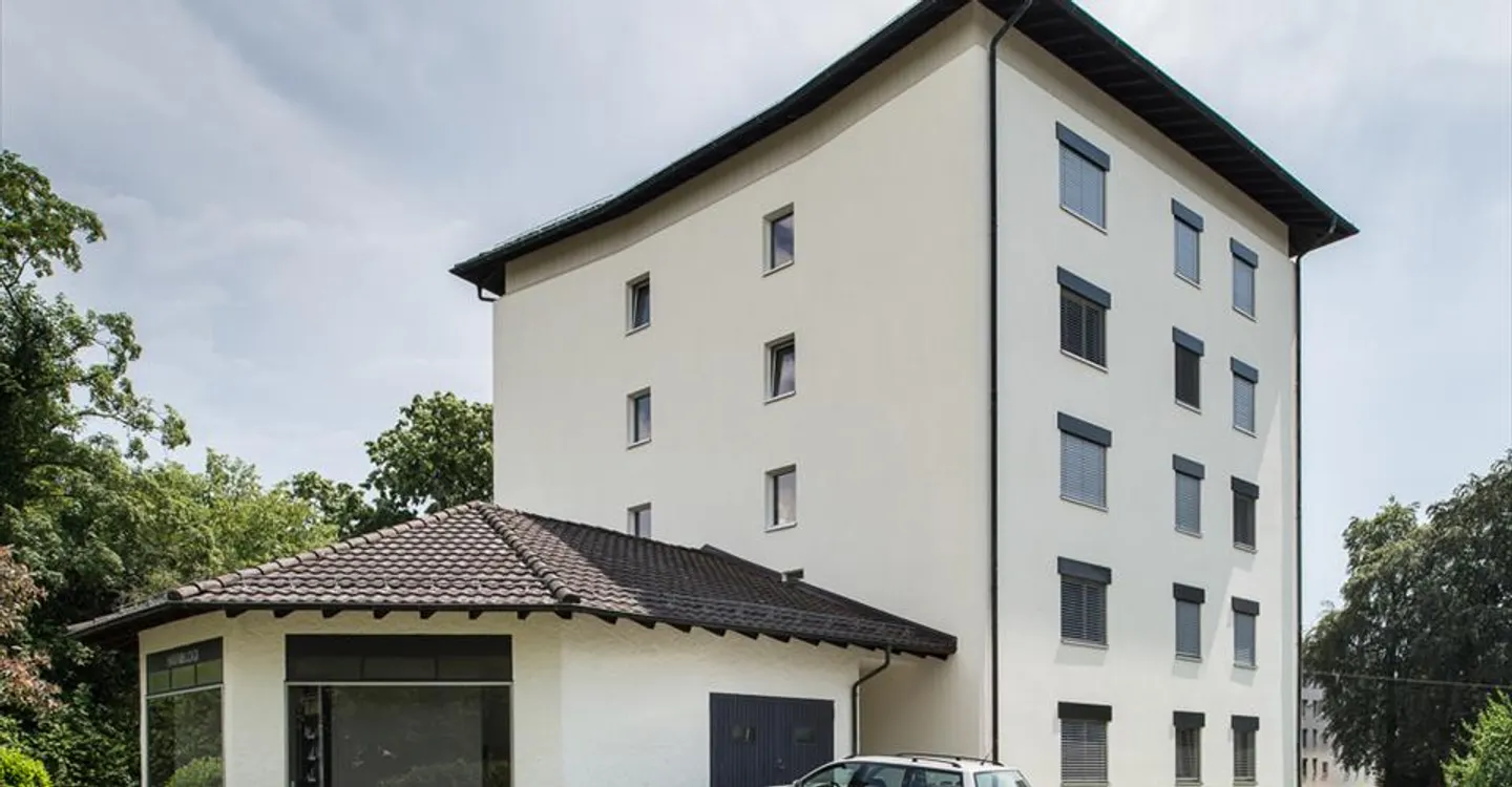 Loyer gratuit pendant les 2 premiers mois - Espace commercial spacieux - Photo 1 sur 7