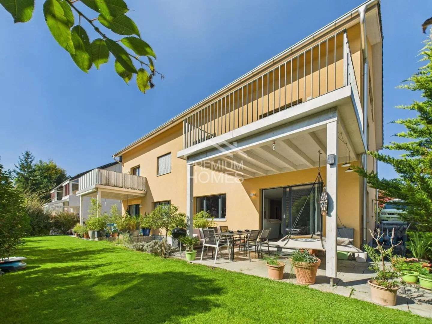 Elegantes Doppelhaus in Lupsingen - Foto 1 von 13