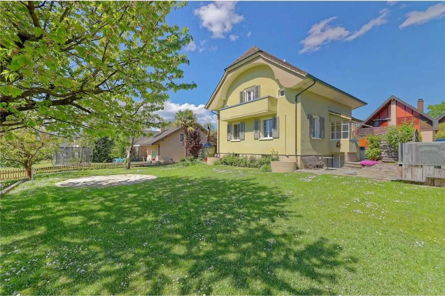 4½-Room Single-Family House with Potential and Lots of Surroundings - Photo 1 of 13