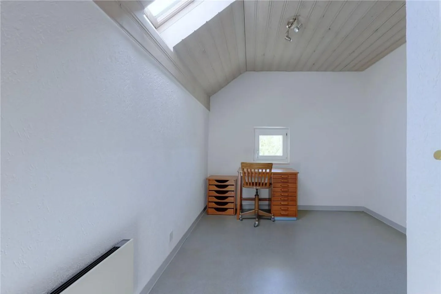 4½-Room Single-Family House with Potential and Lots of Surroundings - Photo 9 of 13