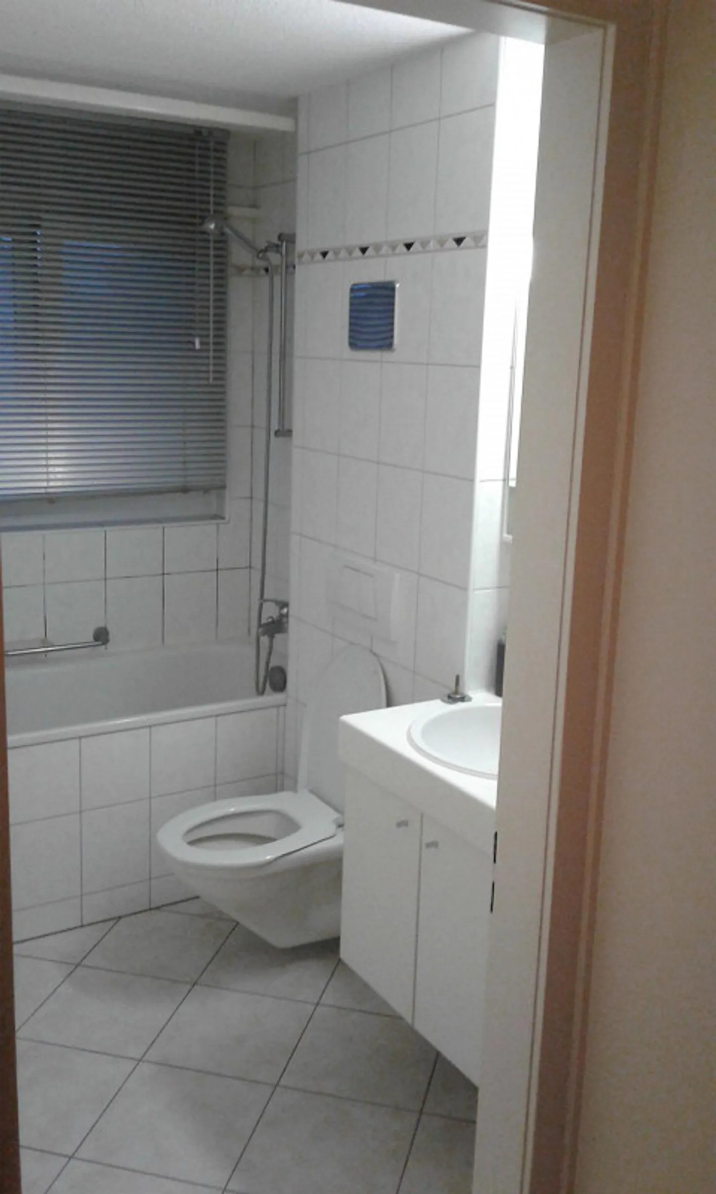 Charming Apartment in Central Location - Photo 2 of 5