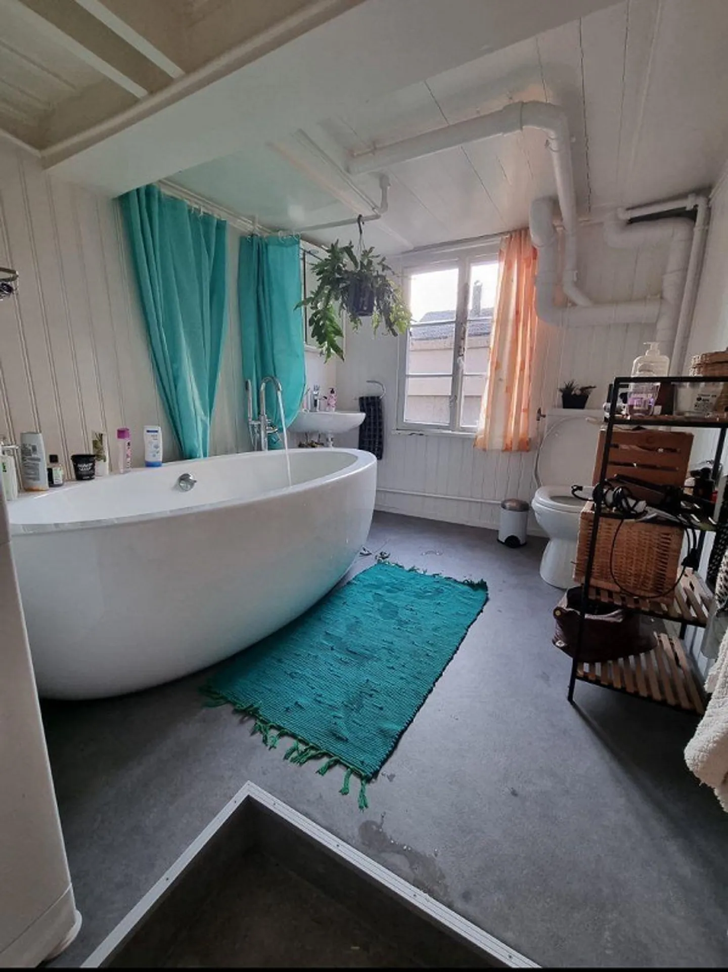 Affordable Living Second Floor Near Shopping Centers and Public Transport - Photo 2 of 4