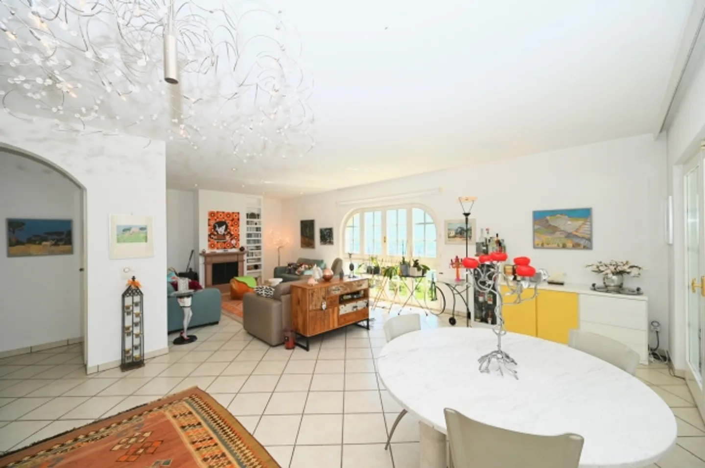 Elegant semi-detached house with panoramic views of the lake and mountains - Photo 6 of 20