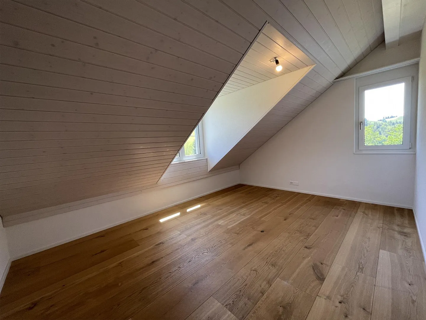 Stylish 4.5-room maisonette apartment with a view of greenery - Photo 10 of 14