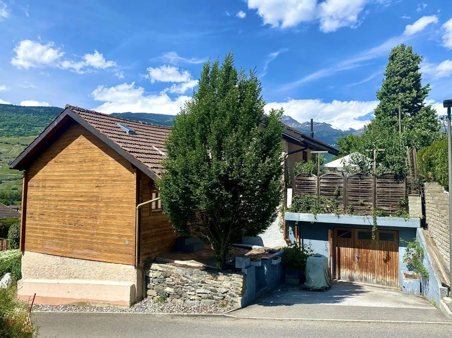 House in the village, 4 km from Sierre, ideal for first-time buyers - Photo 2 of 13