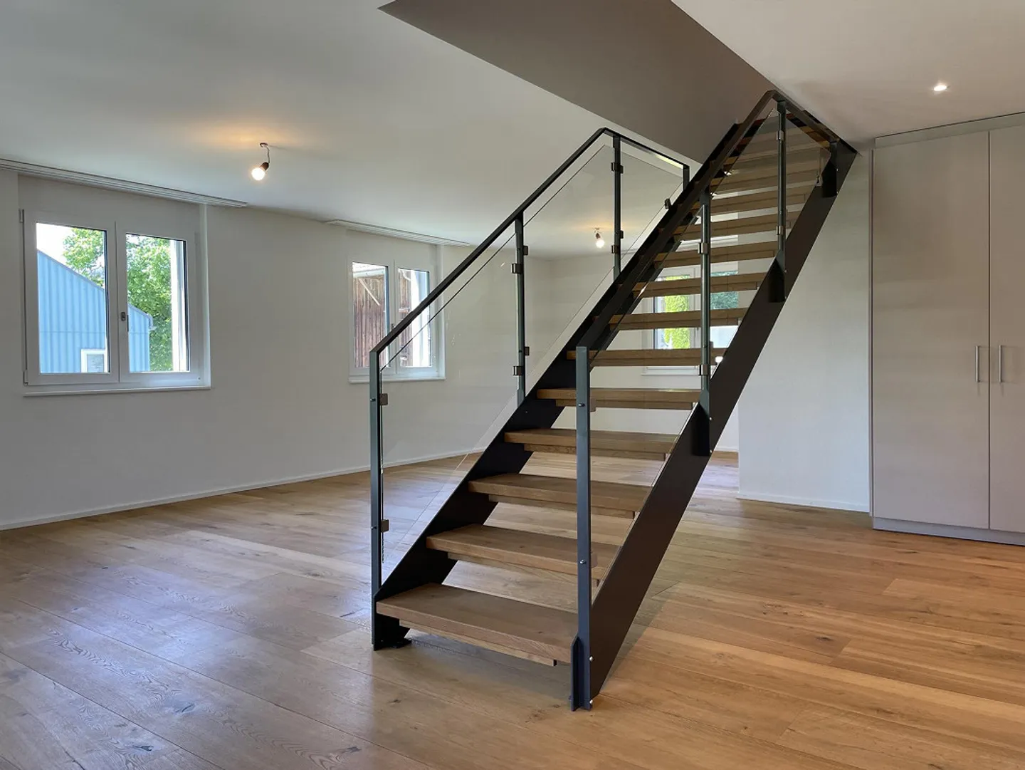 Stylish 4.5-room maisonette apartment with a view of greenery - Photo 3 of 14