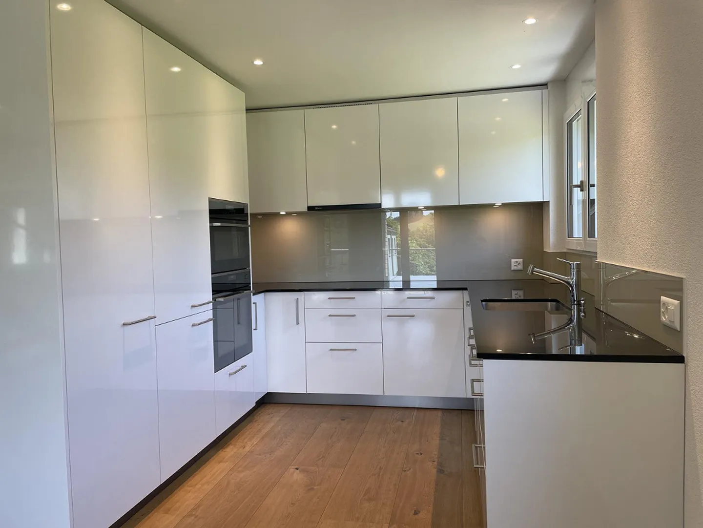 Stylish 4.5-room maisonette apartment with a view of greenery - Photo 4 of 14