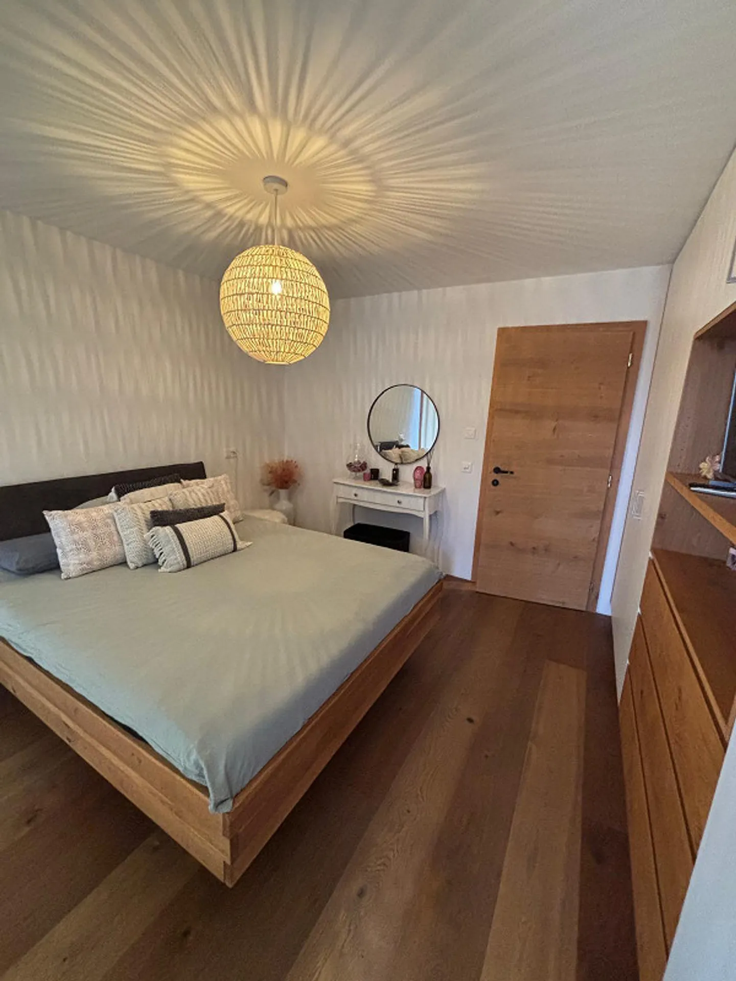 Modernes Apartment mit Seesicht - Foto 3 von 6